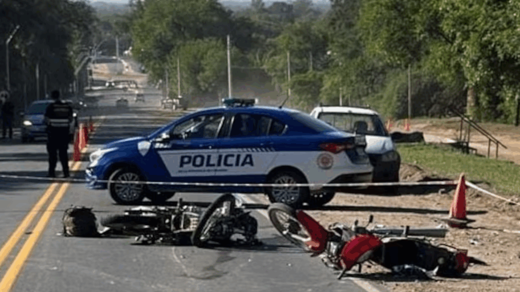 El siniestro se produjo en plena mañana en una ruta provincial muy transitada. Uno de los motociclistas murió en el lugar y el otro falleció tras ser trasladado al hospital.