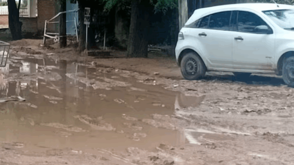 Incluso los patrulleros y ambulancias quedan atascado.