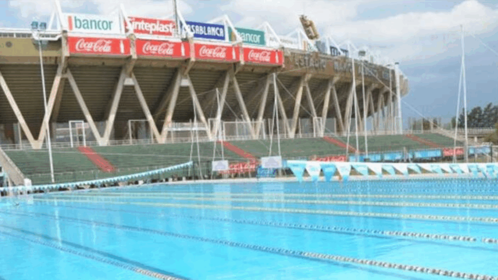 La tragedia se desencadenó cuando se descompensó al salir del agua después de finalizar una carrera, sufriendo aparentemente “un infarto masivo”.