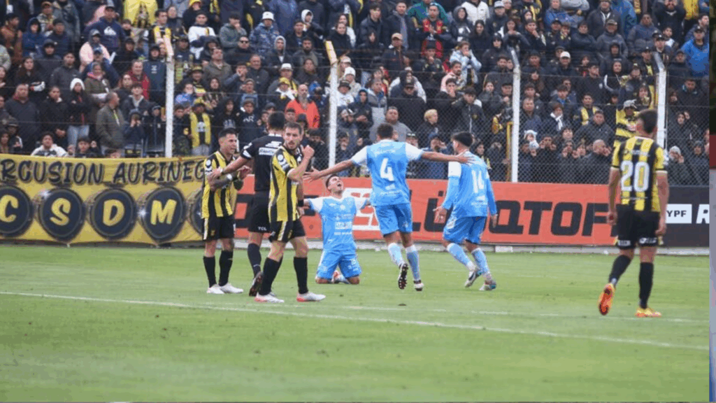 Con un 3-1 global ante Deportivo Madryn, Estudiantes de Río Cuarto concretó un ascenso histórico. Córdoba tendrá cuatro equipos en la máxima categoría en 2026