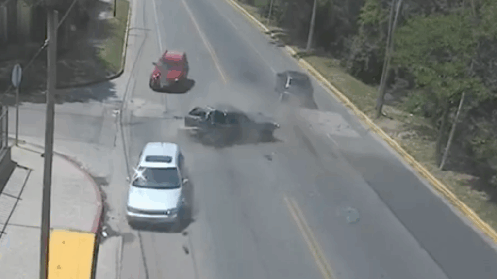 Dos mujeres heridas tras el impactante choque de tres vehículos en Córdoba
