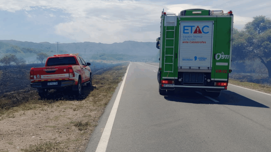 El foco fue controlado en la ruta hacia el valle de Punilla pero la provincia sigue bajo riesgo máximo.