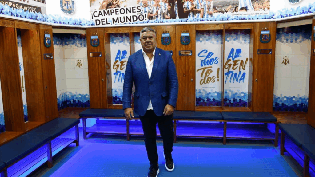 Ya no se trata de los arbitrajes polémicos de cada fin de semana, sino de una discusión que pasó a otro nivel: el poder de la AFA en manos del Chiqui encontró en Estudiantes una actitud desafiante que profundiza las diferencias. ¿Dónde se posicionan los otros clubes? ¿Alguien es capaz de revertir el caos que muestra el fútbol argentino a nivel doméstico?