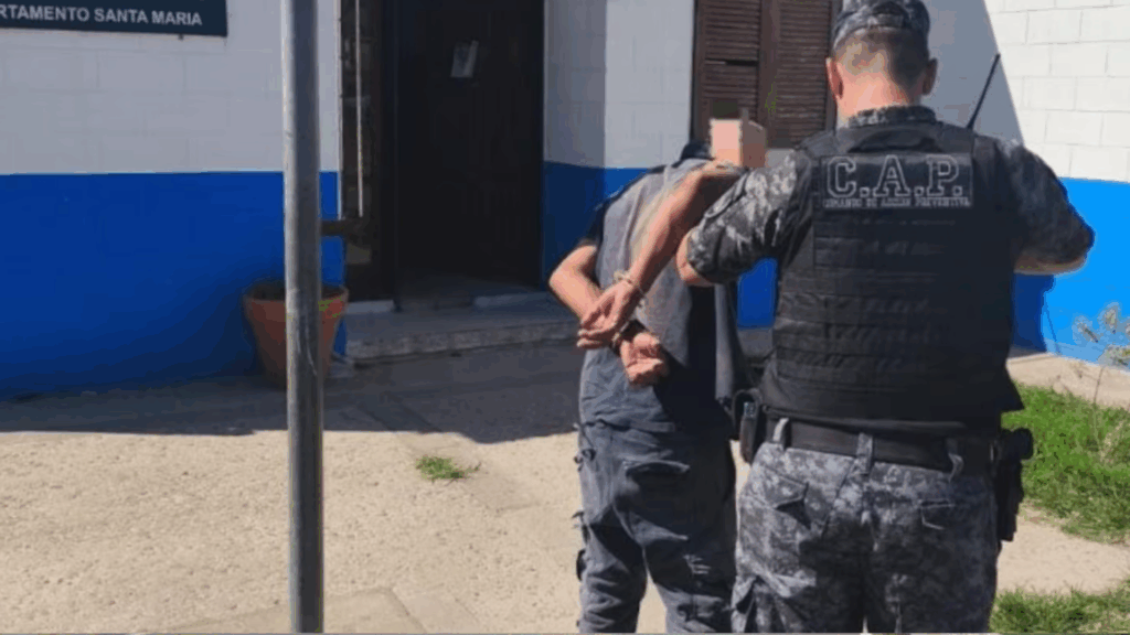 n ladrón irrumpió de noche en una casa de Malagueño, quiso asfixiar a una mujer que dormía y huyó tras ser atacado por su perro