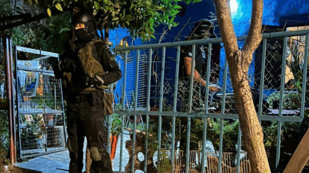 Los investigadores detectaron que la heladería falsa operaba como punto fijo de narcomenudeo y que la banda movía droga y dinero desde ese domicilio.