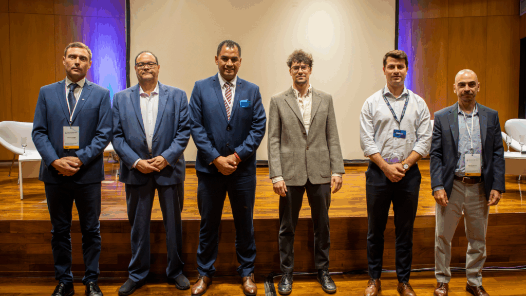 Con 28 años de experiencia y abasteciendo a más de 1.600.000 habitantes en la ciudad de Córdoba, la empresa presentó herramientas clave como el sistema GECOR (Geolocalización de Costos y Optimización en Redes) y el Módulo de Asistencia a la Programación (MAP).