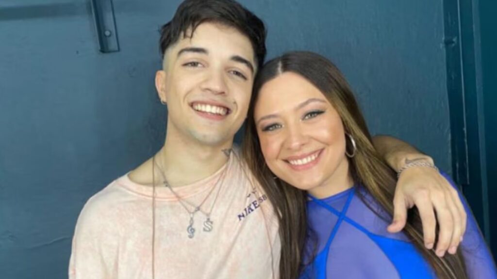 Los jóvenes quisieron zafar de la sanción sacando chapa.