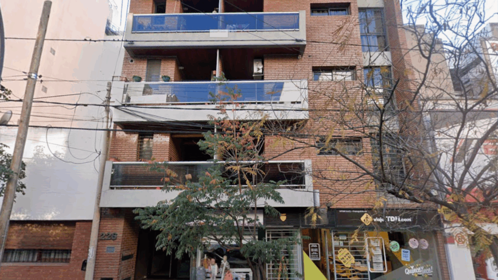 El hombre sufrió una descompensación dentro del ascensor y murió pese a la intervención de los servicios de emergencia