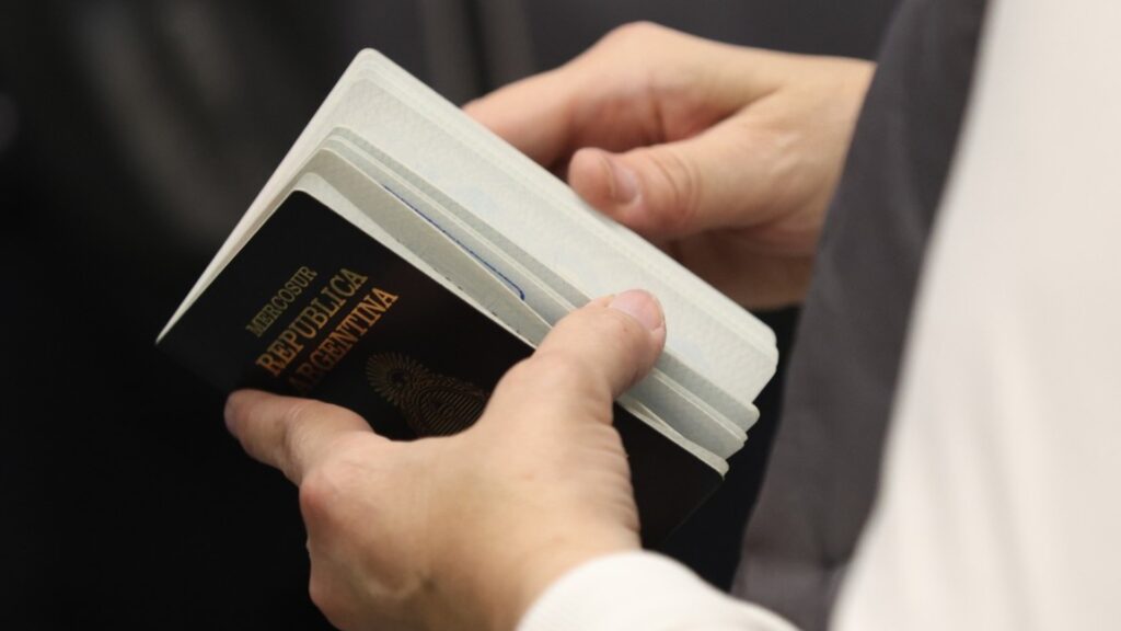 El Gobierno actualizó el DNI y el pasaporte: cuáles son los principales cambios