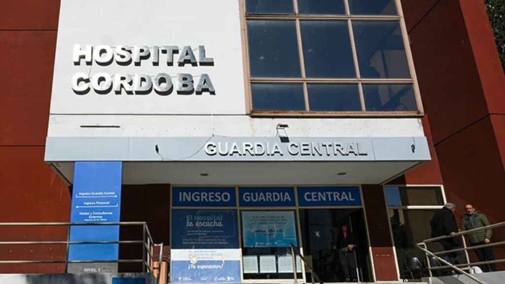 Estaba con otra mujer al momento del ataque, quien se encuentra peleando por su vida.