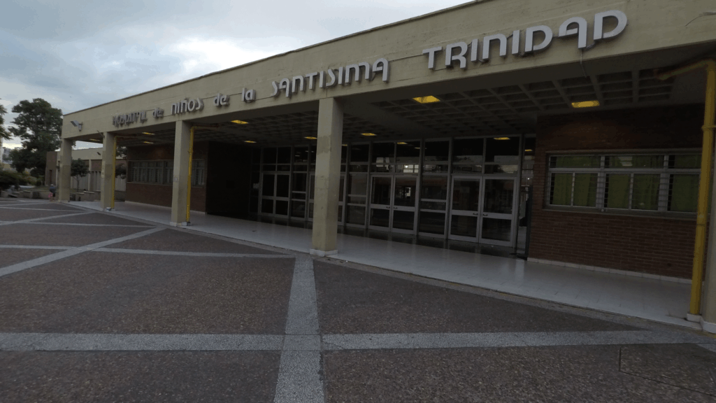 El niño de 10 años fue trasladado primero al Hospital de Pronta Atención San Jorge y luego al Hospital de Niños tras caer de un puente en barrio Yapeyú y sufrir un traumatismo de cráneo