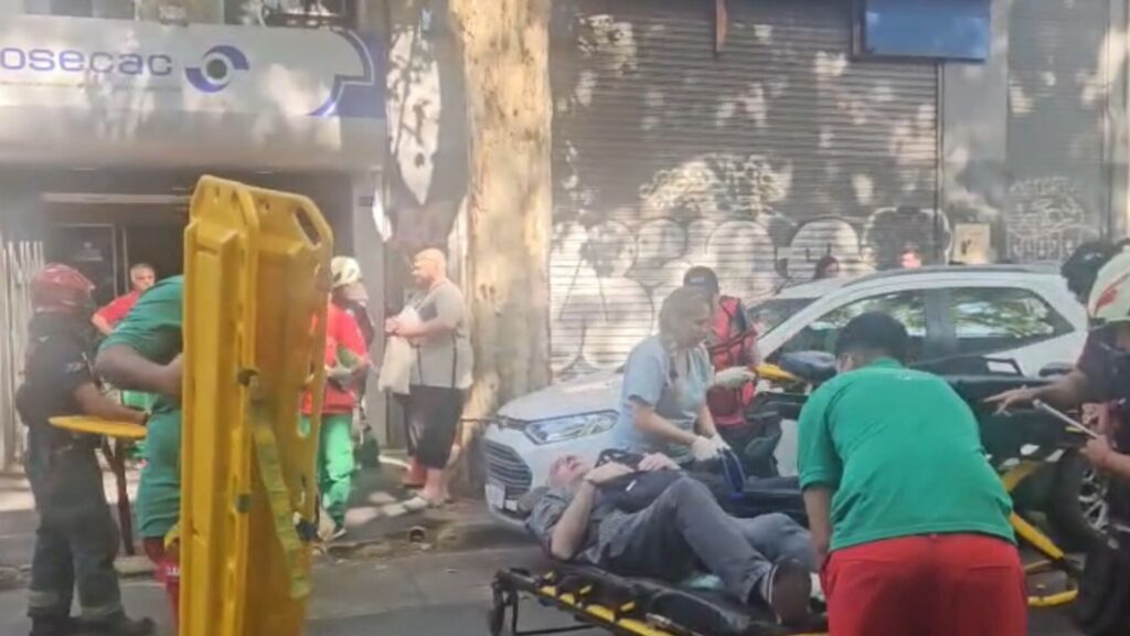 Tres pacientes fueron asistidos en el lugar, mientras que los otros tres fueron trasladados a los hospitales Durand, Fernández y Ramos Mejía.