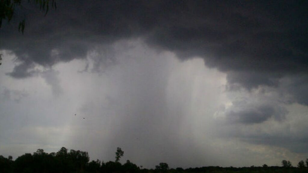 Se recomienda circular con precaución por las rutas de la provincia y no salir de casa salvo que sea necesario.