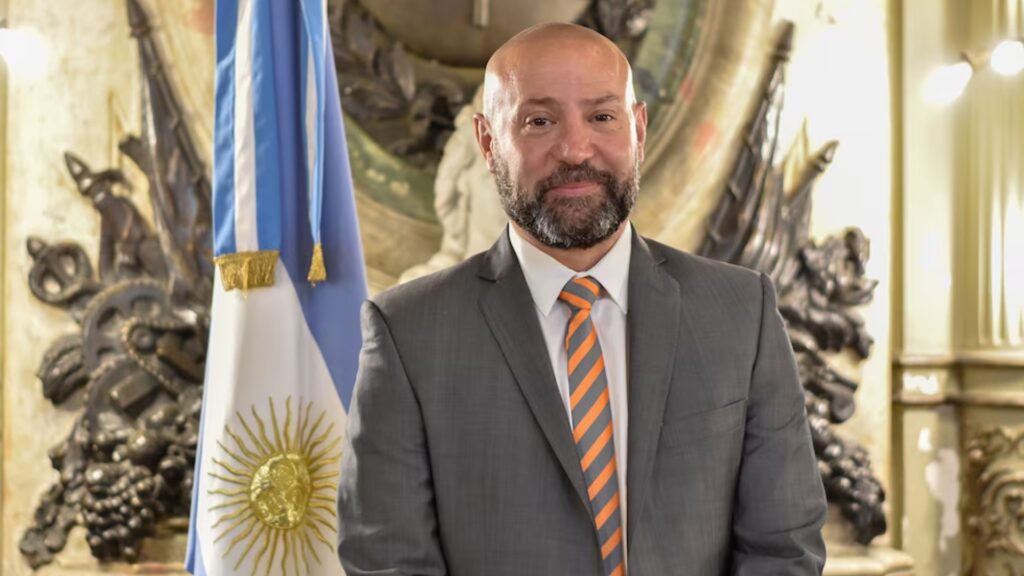 El juez federal Sebastián Casanello lo imputó como presunto jefe de una asociación ilícita dedicada a direccionar contrataciones públicas con sobreprecios.