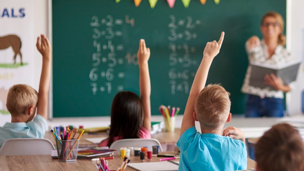 La Uepc confirmó que la medida de fuerza prevista para este miércoles quedó sin efecto mientras el gremio analiza la oferta presentada por la Provincia.