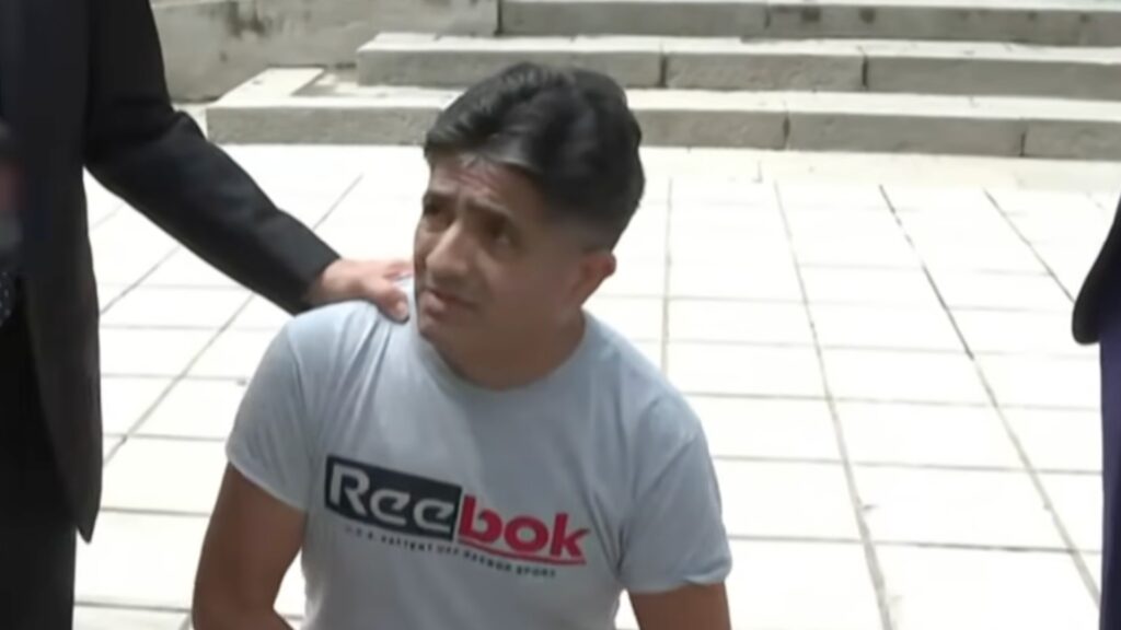 La fiscalía consideró que no existe peligro procesal. La defensa sostiene que el vínculo fue consentido y la querella advierte que restan analizar pruebas clave.