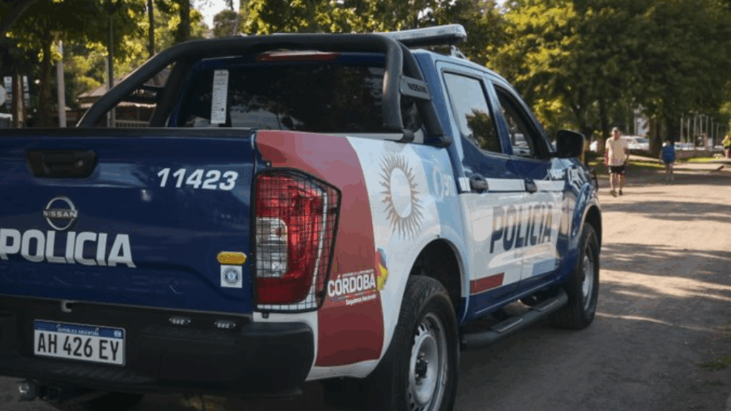 El ataque ocurrió mientras la víctima caminaba por la calle y quedó registrado por cámaras. La causa sigue su curso en la Justicia