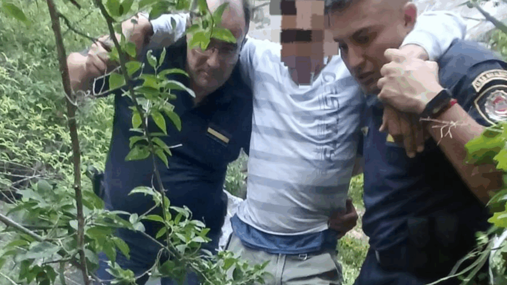 El operativo se realizó durante la noche en el interior de Córdoba y permitió asistir a un hombre y sus dos hijas sin heridas graves