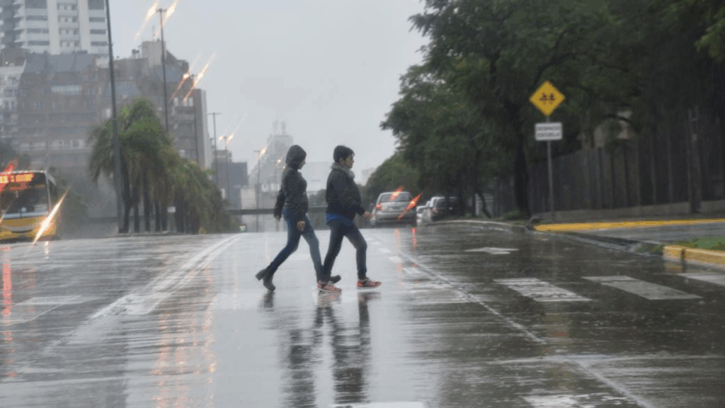 La provincia está bajo alerta por tormentas con posibilidad de granizo y ráfagas durante este jueves