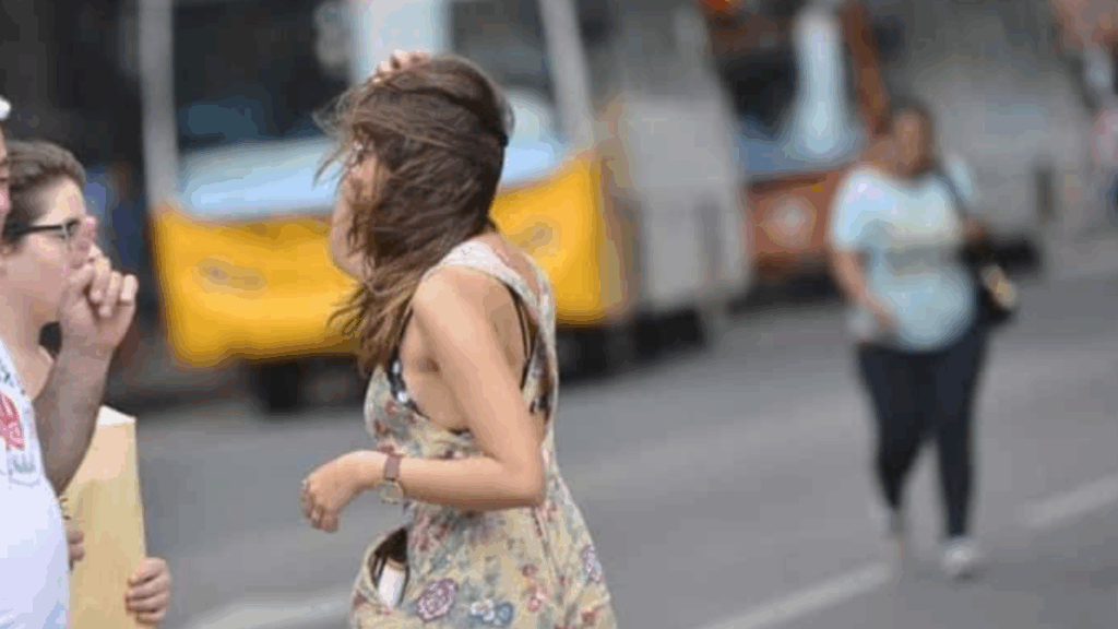 Las ráfagas intensas llegaron con un frente frío y podrían derivar en lluvias en distintos sectores de la provincia