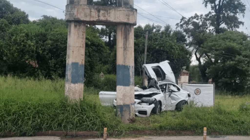 El accidente ocurrió en barrio Villa Revol Anexo y dejó dos víctimas fatales y tres heridos graves