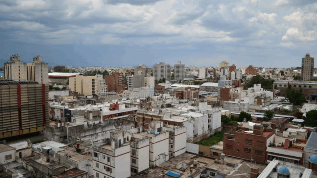 El sábado tendrá nubosidad y posibles lloviznas, mientras que desde el domingo aumentan las probabilidades de tormentas en Córdoba