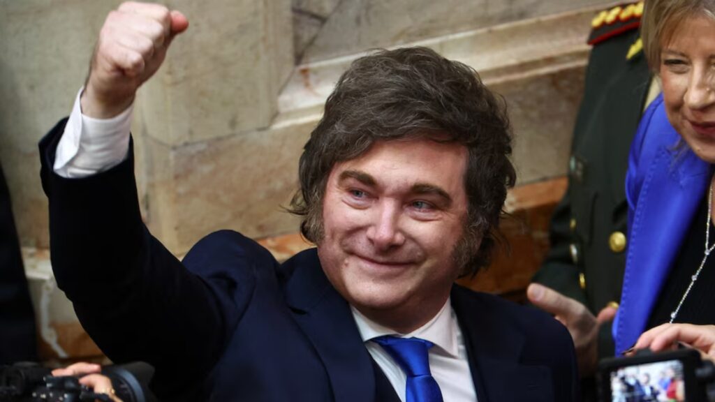 Introduce cambios en indemnizaciones, jornada laboral, salarios y funcionamiento sindical.