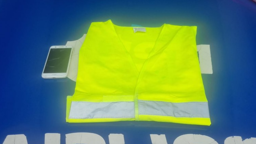 La propietaria de un Fiat Palio halló un celular dentro del auto dañado y ese elemento permitió identificar al sospechoso