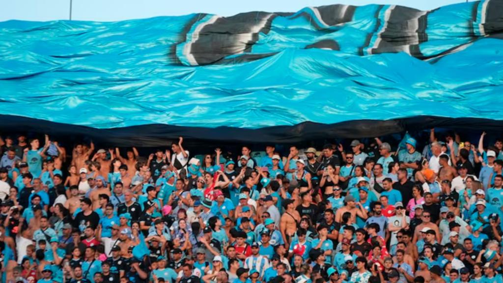 La medida fue tomada tras detectar exceso de público en el clásico entre Belgrano y Talleres en el Gigante de Alberdi