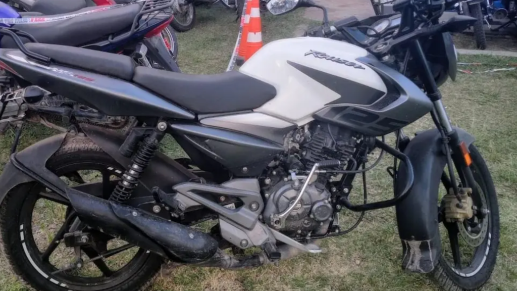 El robo ocurrió en barrio Marqués de Sobremonte. La Policía detuvo a tres menores y logró recuperar la motocicleta sustraída