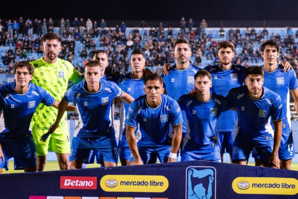 Estudiantes de Río Cuarto no les permite tocar la pelota a los marginados: qué jugadores son de Talleres, Belgrano y el top que salió de Instituto