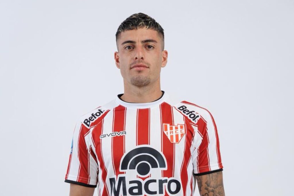 El defensor de 27 años, incorporado hace apenas cuatro meses, acordó su salida de la Gloria pese a tener vínculo hasta 2027. Anunció que hará una pausa en su carrera para priorizar su bienestar personal.