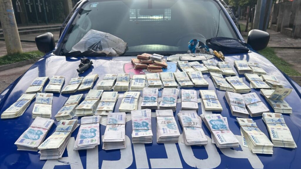 El operativo se activó por el pedido de auxilio de una mujer. Los sospechosos intentaron escapar y quedaron a disposición de la Justicia.