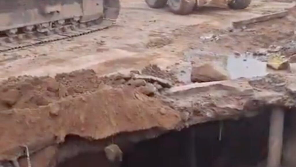 Las intensas lluvias provocaron el hundimiento del asfalto en una de las arterias más transitadas de la ciudad. Trabajan equipos municipales y de Aguas Cordobesas.