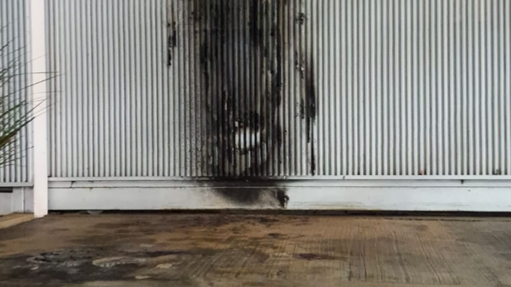 El hallazgo ocurrió durante la madrugada en Villa Allende. Investigan las circunstancias y analizan distintas hipótesis sobre lo sucedido