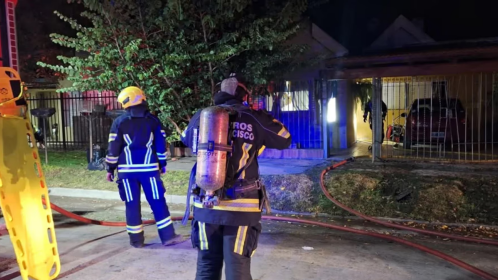 El incendio ocurrió en barrio Parque Liceo. Bomberos controlaron el fuego y hallaron a la mujer sin vida dentro de la vivienda
