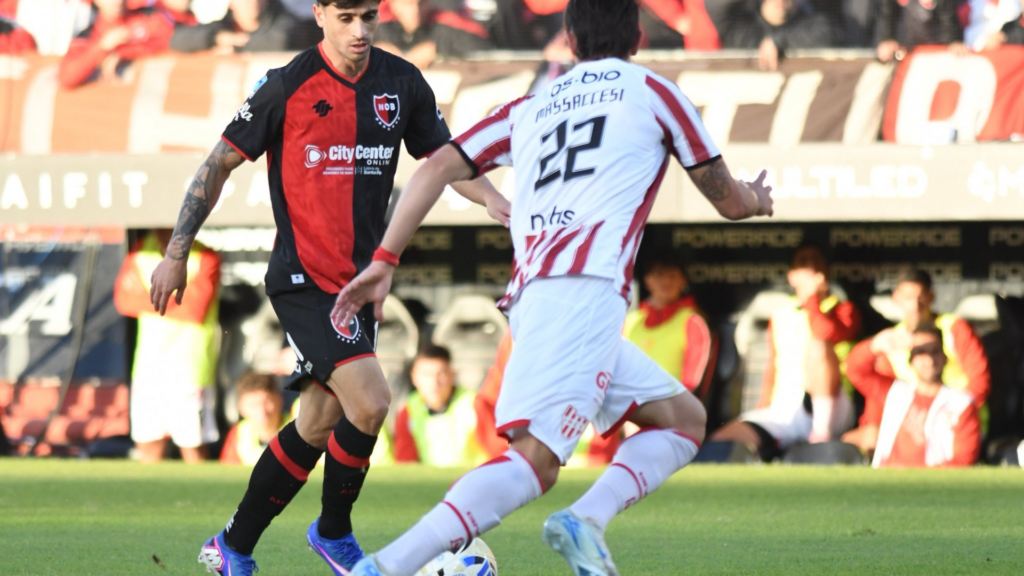 La Gloria igualo 1-1 en el Parque Independencia en un partido accidentado. Con 18 puntos, el equipo cordobes debe vencer a Estudiantes de Rio Cuarto en la ultima jornada y esperar que Union y Defensa y Justicia no ganen sus respectivos encuentros para sonar con los playoffs