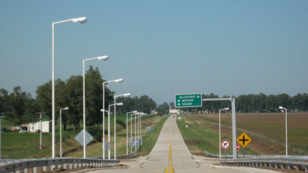 El ciclista fue atropellado en la autopista Córdoba-Rosario, logró dar datos del auto y murió horas después