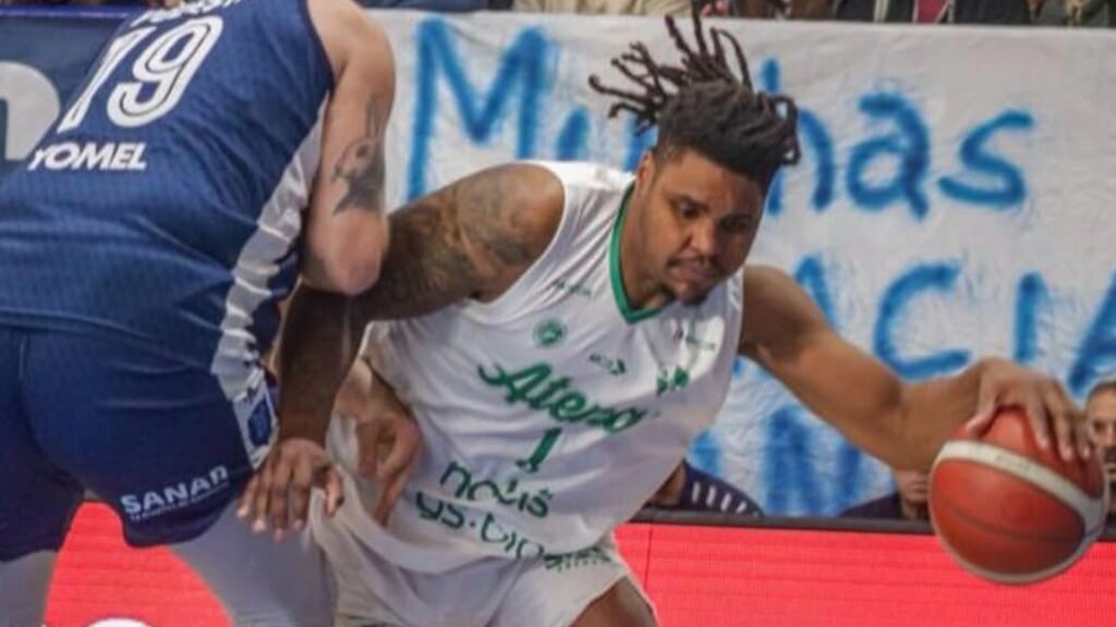 El conjunto cordobés cayó 61 a 53 ante Argentino de Junín en el tercer punto de la serie y quedó 1-2 abajo en el Play-Out por la permanencia. Sin margen de error, el 