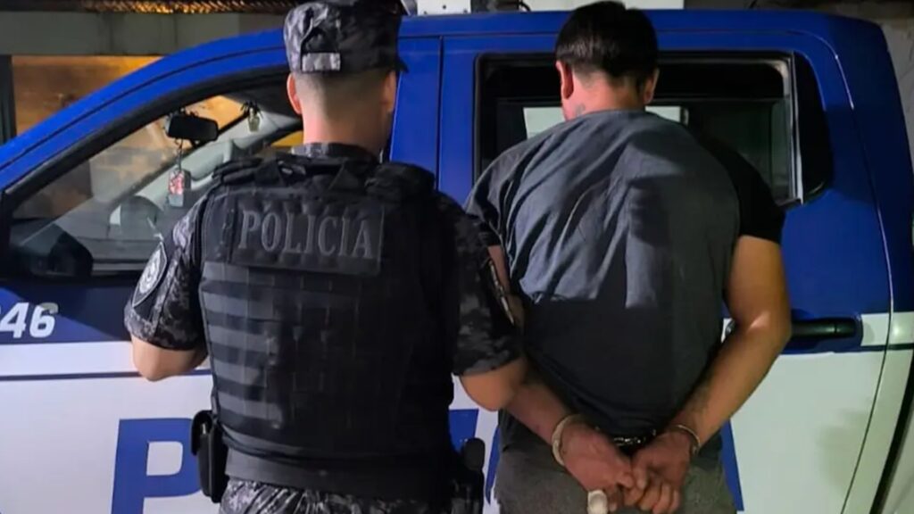 El hecho ocurrió en barrio Banda Norte. La Policía descubrió que ambos vehículos tenían pedido de secuestro tras un control realizado luego del accidente.