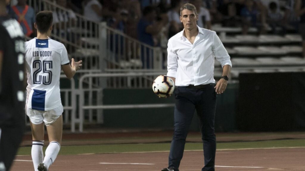 La dirigencia albiazul pretende definir al nuevo director técnico antes del regreso a los entrenamientos el 11 de junio. En paralelo, el club ya estableció los cinco puestos prioritarios a reforzar y enfrenta una semana de definiciones políticas tras una convocatoria de socios en la Boutique.