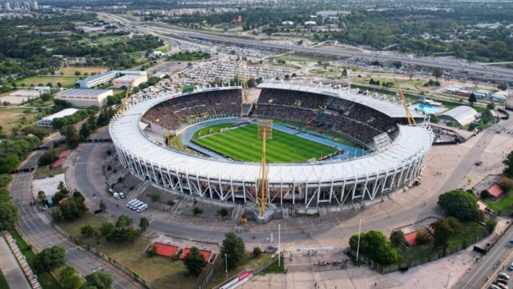 El partido se jugará el sábado a las 16:30 con ingreso habilitado desde las 14 horas. Las cuatro tribunas del Kempes estarán disponibles solo para simpatizantes de Talleres. Los parques del Kempes, Bustos y del Chateau cerrarán sus puertas a las 12.