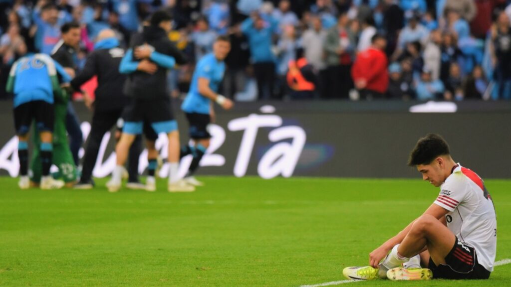 El defensor central de River Plate desactivó su cuenta de Instagram luego de recibir una lluvia de comentarios negativos por su error en la final. En medio del malestar de los hinchas, crece el interés de la Roma de Italia por el jugador.