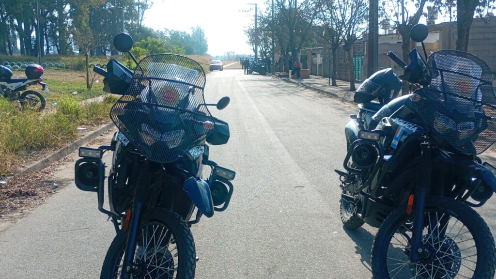El registro de un domo de seguridad mostró al único detenido por la desaparición de la adolescente circulando por un descampado de barrio Ampliación Ferreyra pocas horas después de que se perdiera contacto con la joven. El dato impulsó un amplio operativo policial en el sector.