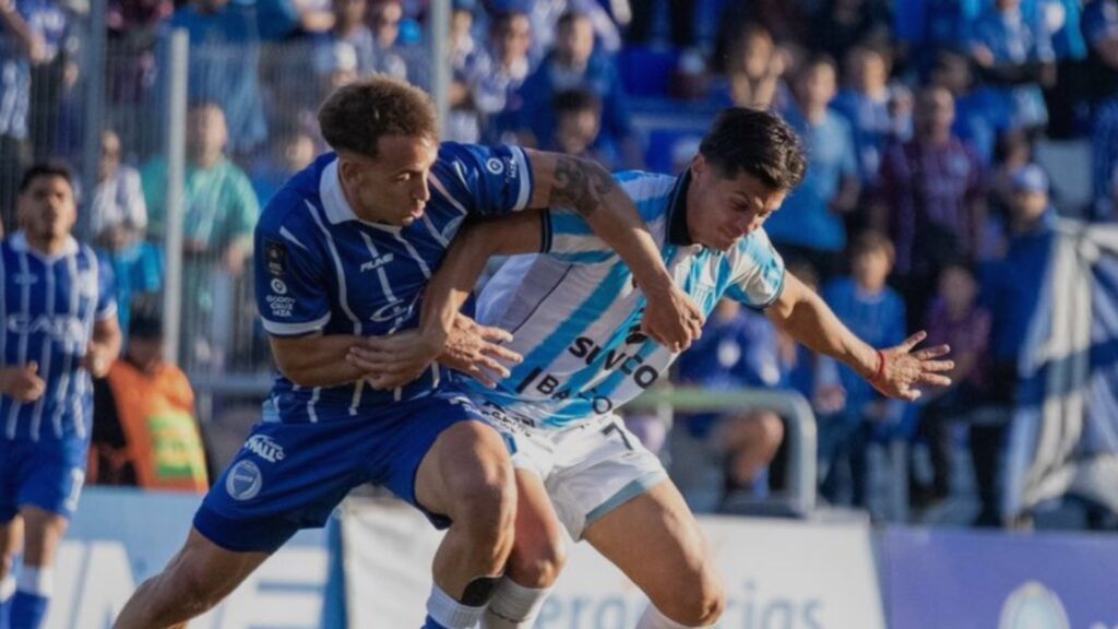 La Academia cayó 2-1 en su visita al Feliciano Gambarte por la Primera Nacional. A pesar del empuje en el segundo tiempo y el gol de Chavarría, el equipo cordobés no pudo revertir la ventaja inicial del Tomba y se mantiene lejos de la zona de clasificación.