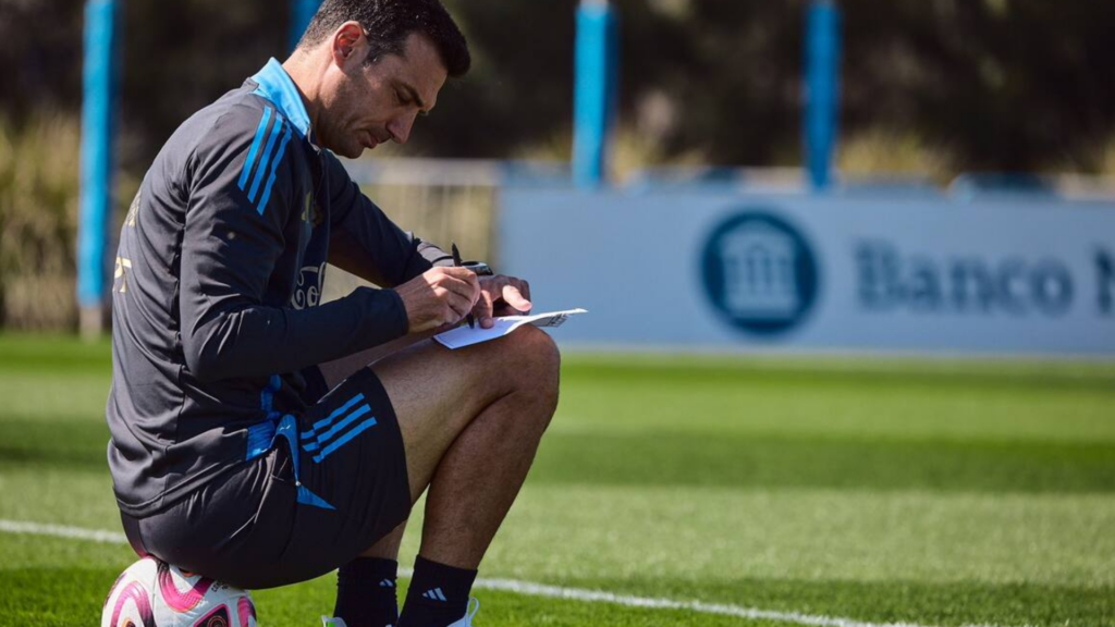 La AFA publicó los 55 nombres elegidos por Scaloni. De esa nómina saldrá la lista final de 26 jugadores para el Mundial 2026