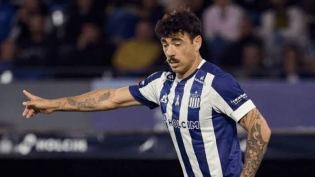 El defensor chileno-argentino fue separado del plantel profesional tras no responder a las propuestas de renovación. Con su contrato por vencer en diciembre, la dirigencia optó por 