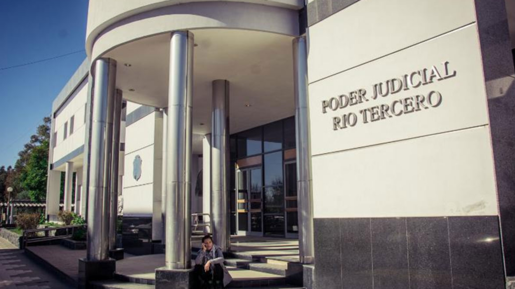 La Justicia absolvió a una mujer acusada de matar a su padre, tras analizar el contexto de abusos y violencia que denunció haber sufrido durante años