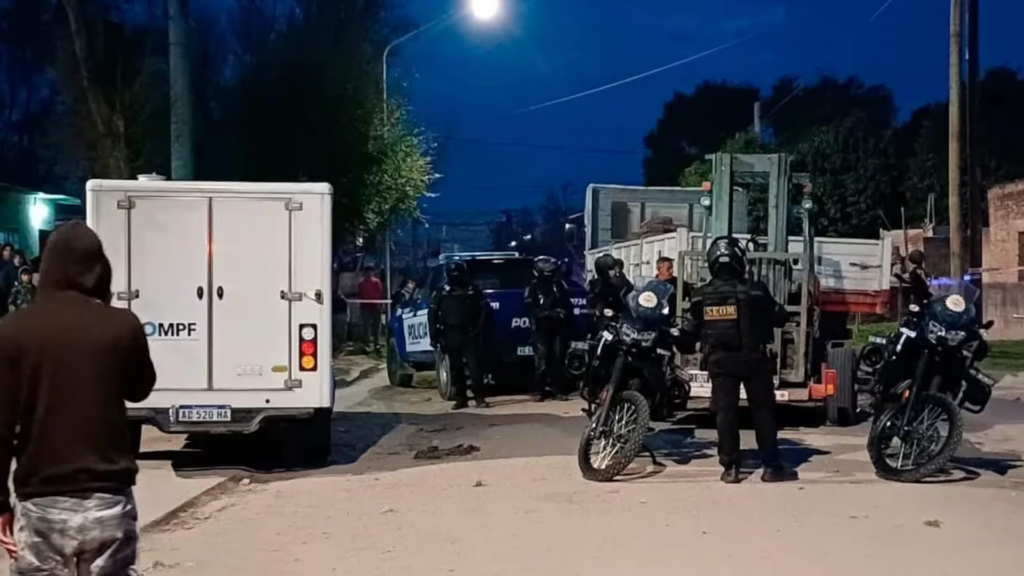 El siniestro ocurrió en barrio Alberdi de Río Cuarto. Guadalupe Lozano, de 16 años, murió tras el choque de la moto en la que viajaba contra un camión. Investigan si hubo una persecución policial previa