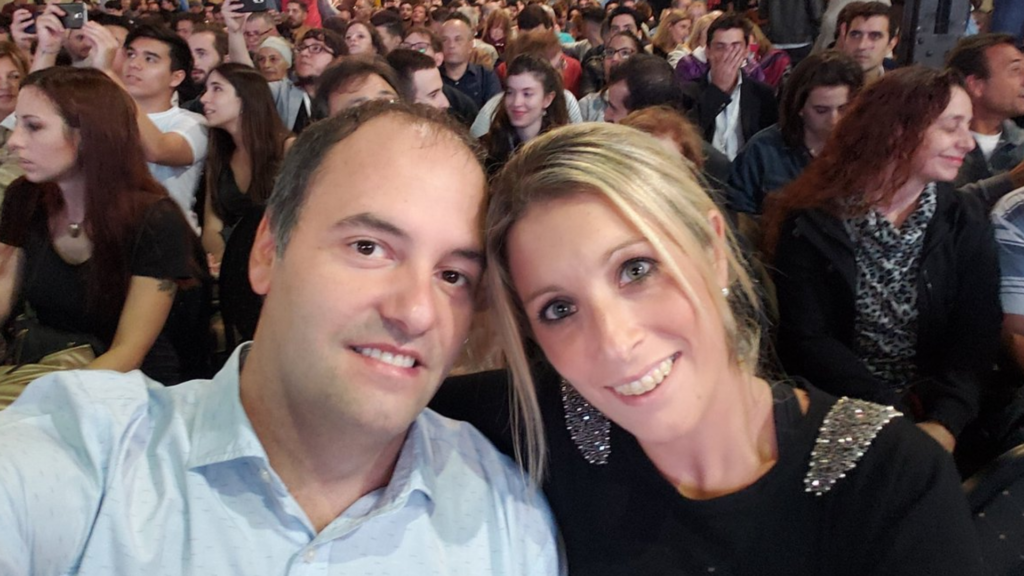 Manuel Adorni y Bettina Angeletti adhirieron al Régimen Simplificado de Ganancias previsto en la Ley 27.799. El trámite se conoció en medio de la investigación judicial por su patrimonio